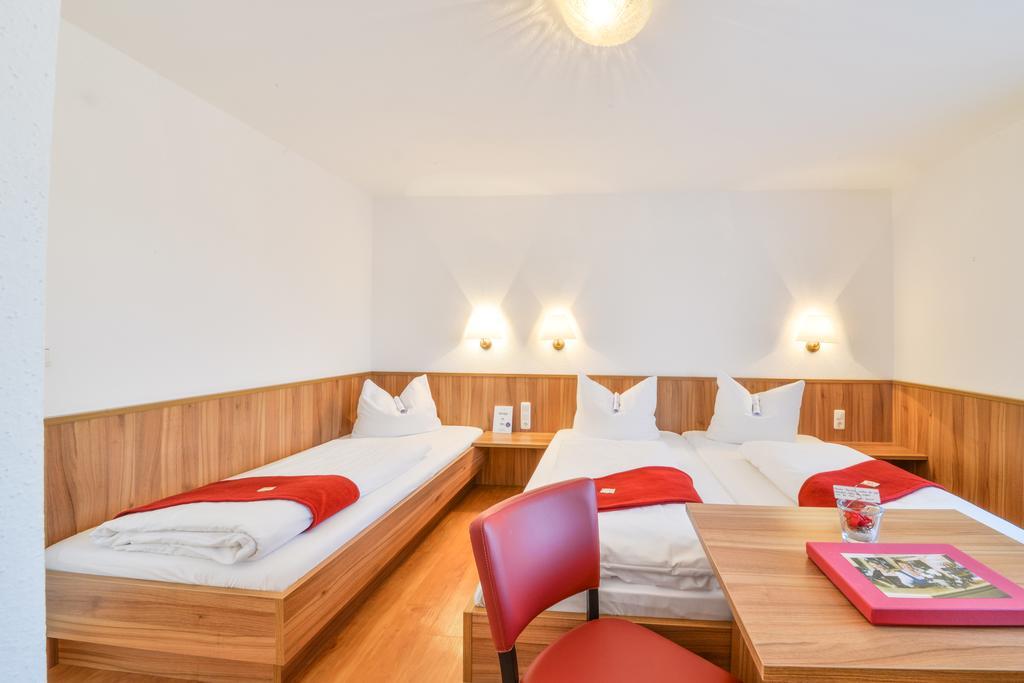 Hotel Drei Loewen Dachau Room photo