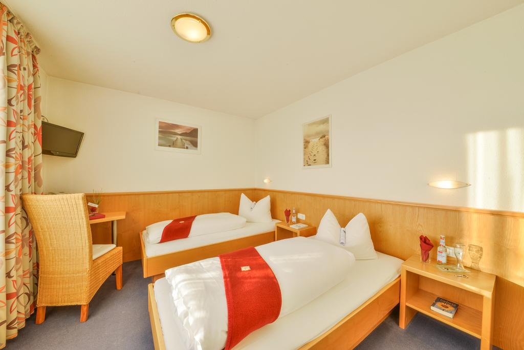 Hotel Drei Loewen Dachau Room photo